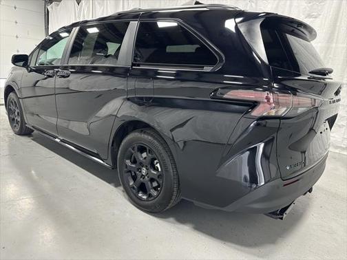 2025 Toyota Sienna Woodland Edition