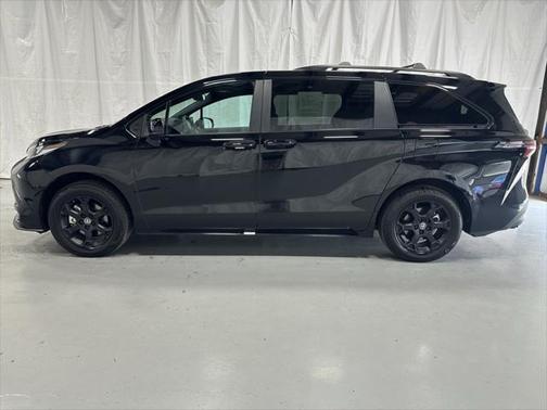 2025 Toyota Sienna Woodland Edition
