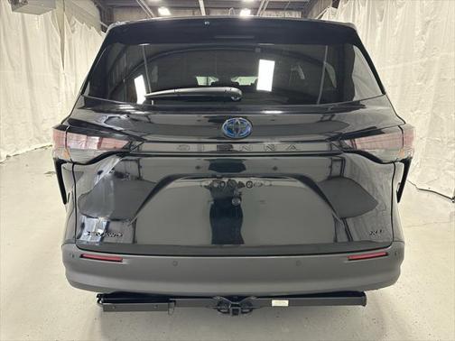 2025 Toyota Sienna Woodland Edition