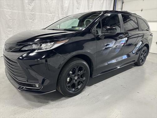 2025 Toyota Sienna Woodland Edition