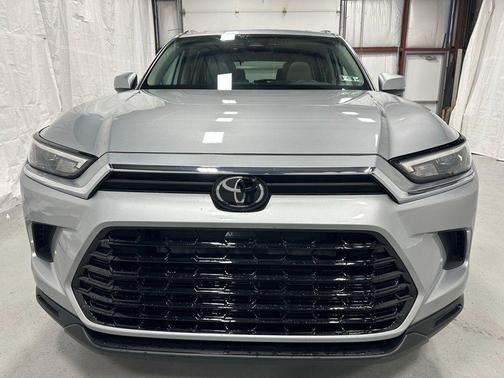 Celestial Silver Metallic 2025 Toyota Grand Highlander XLE