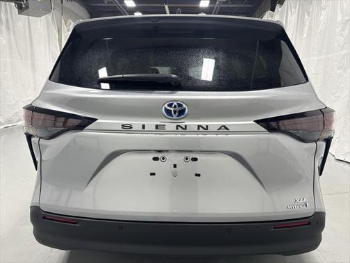 2024 Toyota Sienna XLE 8 Passenger