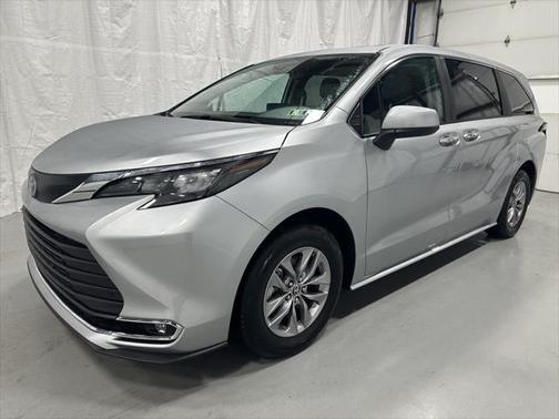 2024 Toyota Sienna XLE 8 Passenger