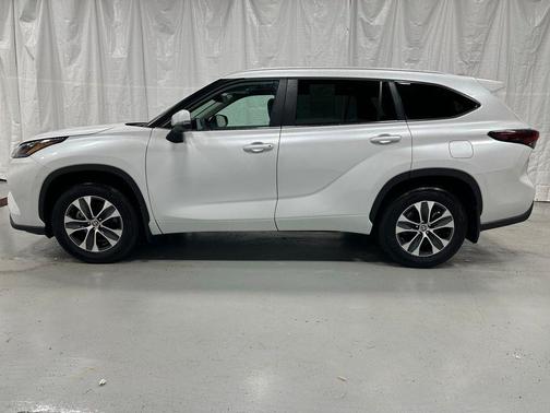 Wind Chill Pearl 2025 Toyota Highlander XLE
