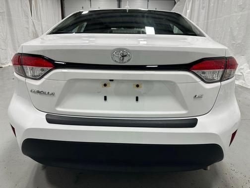 Ice Cap 2025 Toyota Corolla LE