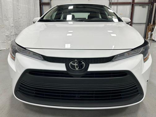 Ice Cap 2025 Toyota Corolla LE