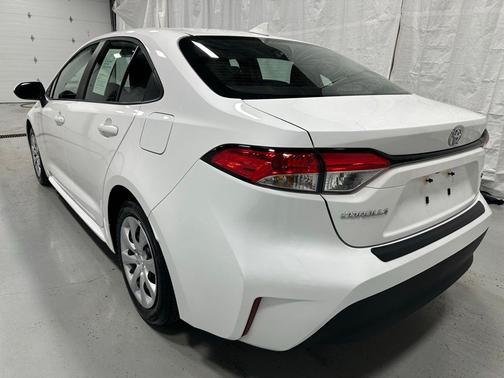 Ice Cap 2025 Toyota Corolla LE