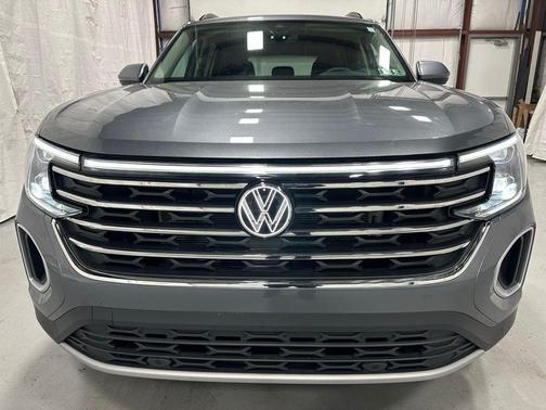 2025 Volkswagen Atlas 2.0T SE w/Technology 4MOTION
