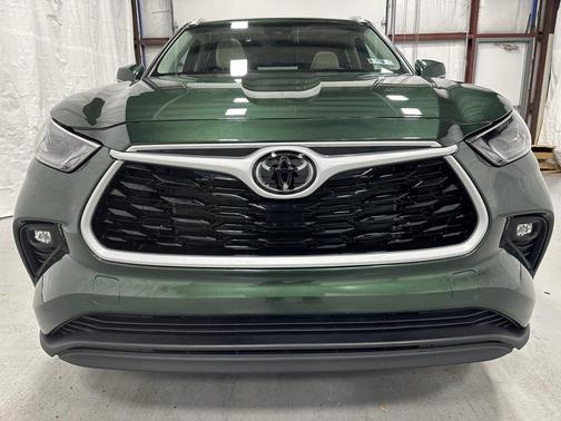 2025 Toyota Highlander XLE