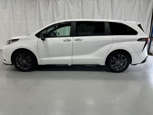 2025 Toyota Sienna XSE 7 Passenger