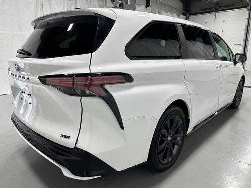 2025 Toyota Sienna XSE 7 Passenger