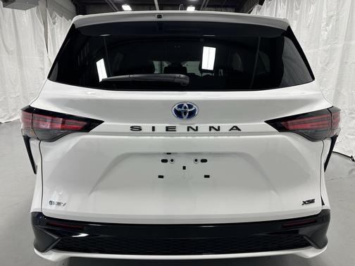 2025 Toyota Sienna XSE 7 Passenger