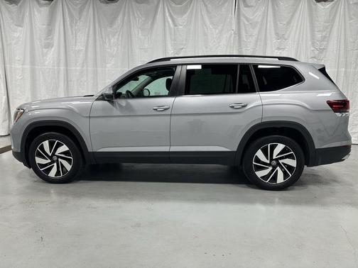 2025 Volkswagen Atlas 2.0T SE w/Technology 4MOTION
