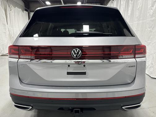 2025 Volkswagen Atlas 2.0T SE w/Technology 4MOTION