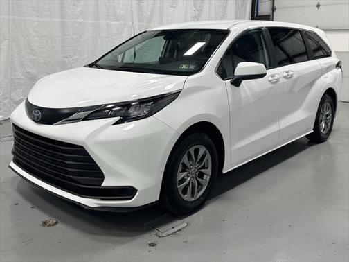 2024 Toyota Sienna LE