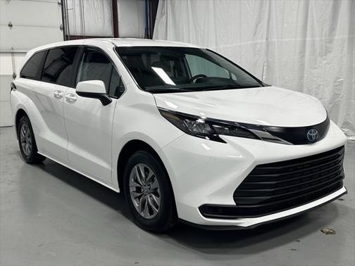 2024 Toyota Sienna LE
