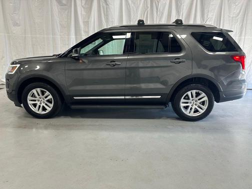 Magnetic Metallic 2018 Ford Explorer XLT