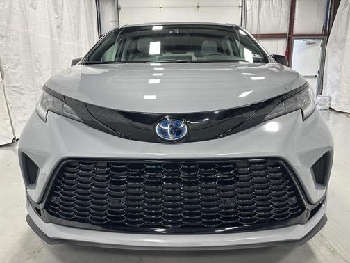 2025 Toyota Sienna XSE 7 Passenger
