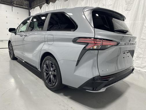 2025 Toyota Sienna XSE 7 Passenger