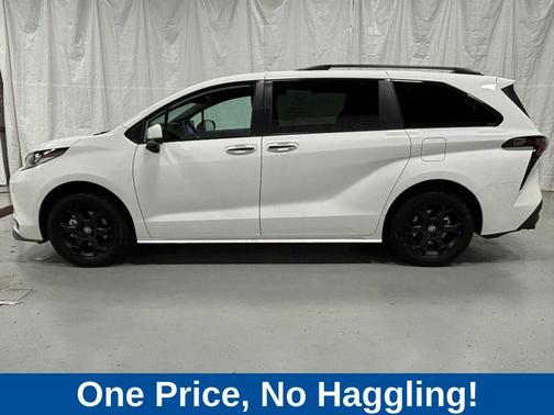 Ice Cap 2026 Toyota Sienna Woodland Edition