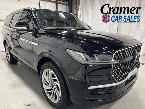 Infinite Black Metallic Clearcoat 2025 Lincoln Navigator Reserve