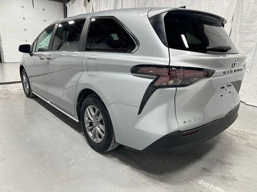 2025 Toyota Sienna XLE