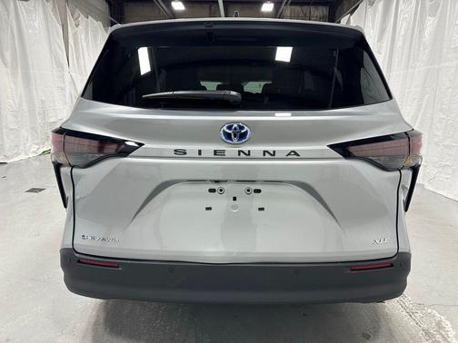 2025 Toyota Sienna XLE