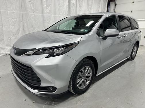 2025 Toyota Sienna XLE