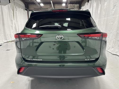 2025 Toyota Highlander XLE