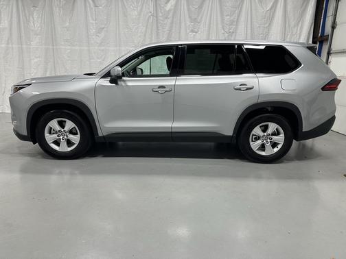 2025 Toyota Highlander LE