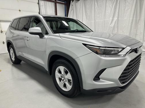 2025 Toyota Highlander LE