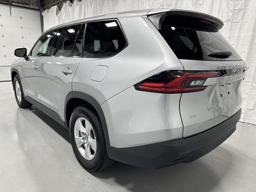 2025 Toyota Highlander LE