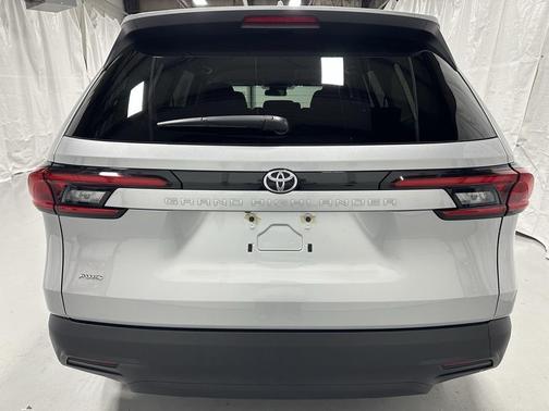 2025 Toyota Highlander LE