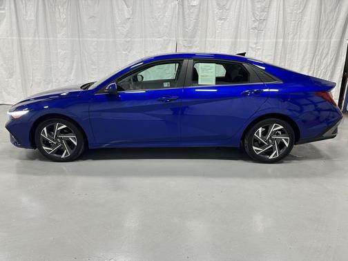 2025 Hyundai ELANTRA SEL