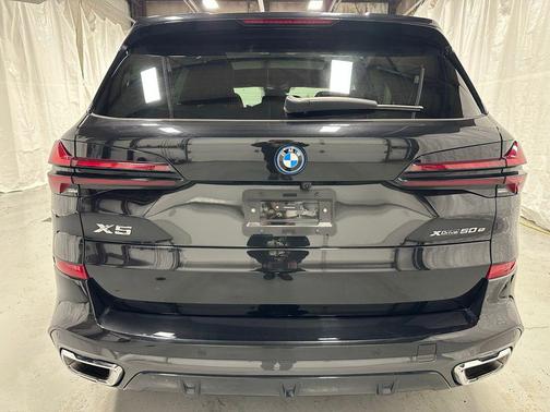 Black Sapphire Metallic 2026 BMW X5 PHEV xDrive50e