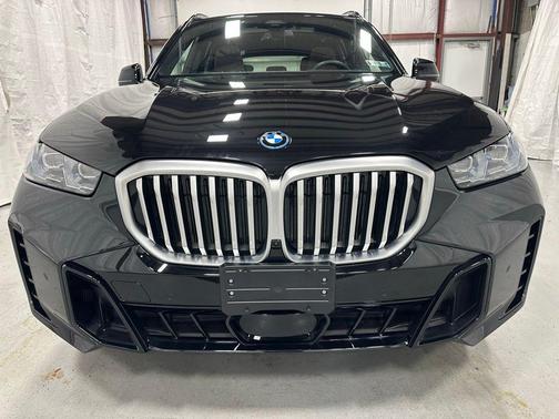 Black Sapphire Metallic 2026 BMW X5 PHEV xDrive50e