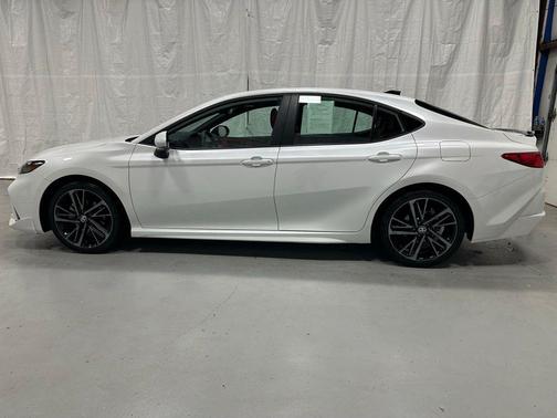 Wind Chill Pearl 2026 Toyota Camry XSE