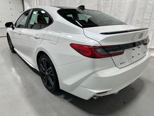 Wind Chill Pearl 2026 Toyota Camry XSE