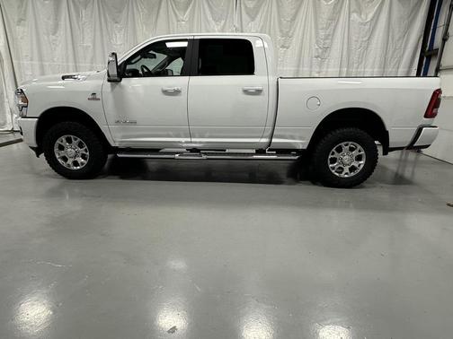 2024 RAM 2500 Laramie Crew Cab 4x4 6'4' Box