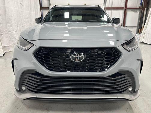 Cement 2025 Toyota Highlander XSE