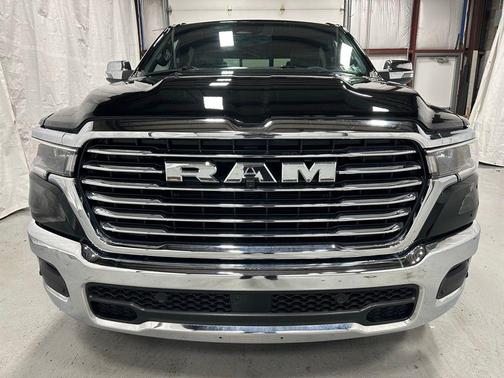 Diamond Black Crystal Pearlcoat 2025 RAM 1500 Laramie