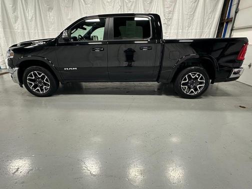 Diamond Black Crystal Pearlcoat 2025 RAM 1500 Laramie