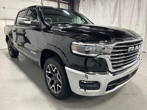 Diamond Black Crystal Pearlcoat 2025 RAM 1500 Laramie