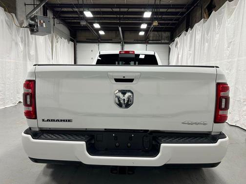 2024 RAM 3500 Laramie Crew Cab 4x4 8' Box