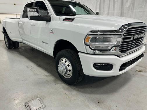 2024 RAM 3500 Laramie Crew Cab 4x4 8' Box