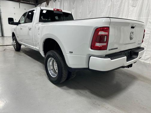 2024 RAM 3500 Laramie Crew Cab 4x4 8' Box
