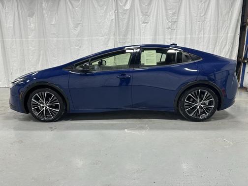 2025 Toyota Prius XLE