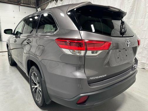Predawn Gray Mica 2018 Toyota Highlander LE Plus