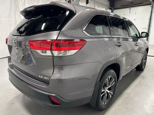 Predawn Gray Mica 2018 Toyota Highlander LE Plus
