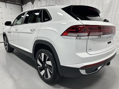 2025 Volkswagen Atlas Cross Sport 2.0T SE w/Technology 4MOTION